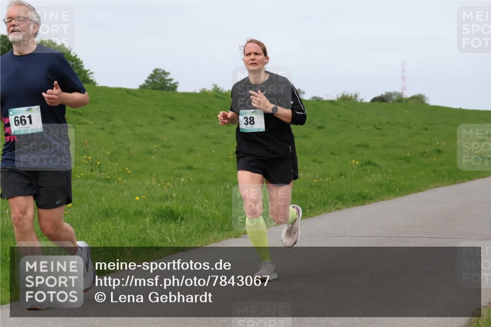 04.05.2025 - 8. Wedeler Halbmarathon Lena Gebhardt http://msf.ph/oto/7843067 04.05.2025 11:50:16 Laufen  meine-sportfotos.de
