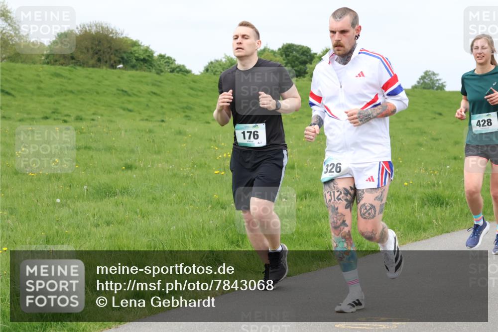 04.05.2025 - 8. Wedeler Halbmarathon Lena Gebhardt http://msf.ph/oto/7843068 04.05.2025 11:51:14 Laufen  meine-sportfotos.de