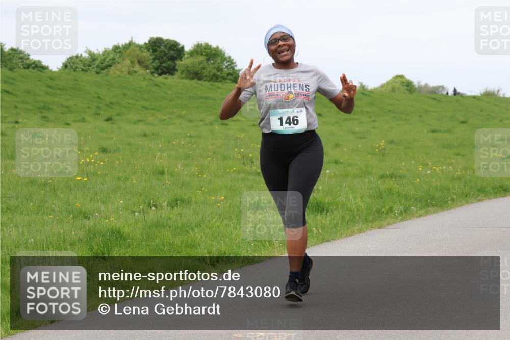 04.05.2025 - 8. Wedeler Halbmarathon Lena Gebhardt http://msf.ph/oto/7843080 04.05.2025 11:52:20 Laufen  meine-sportfotos.de