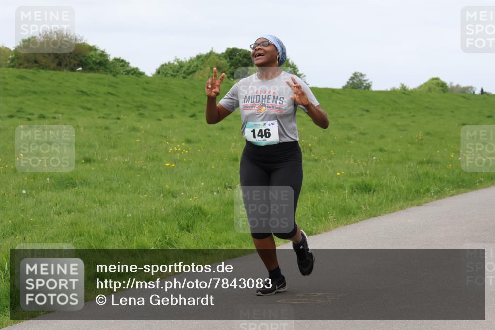 04.05.2025 - 8. Wedeler Halbmarathon Lena Gebhardt http://msf.ph/oto/7843083 04.05.2025 11:52:20 Laufen  meine-sportfotos.de