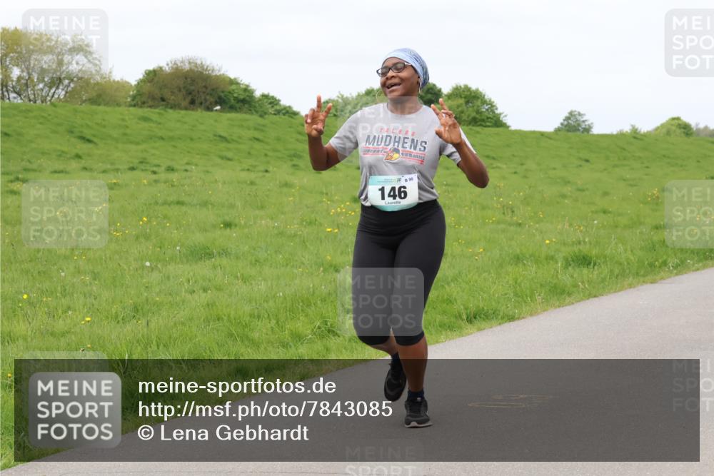 04.05.2025 - 8. Wedeler Halbmarathon Lena Gebhardt http://msf.ph/oto/7843085 04.05.2025 11:52:21 Laufen  meine-sportfotos.de