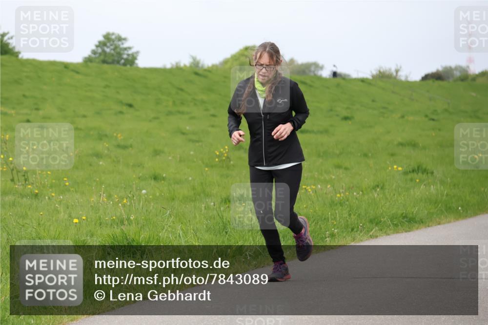 04.05.2025 - 8. Wedeler Halbmarathon Lena Gebhardt http://msf.ph/oto/7843089 04.05.2025 11:52:54 Laufen  meine-sportfotos.de