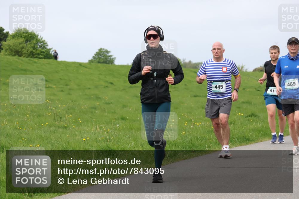 04.05.2025 - 8. Wedeler Halbmarathon Lena Gebhardt http://msf.ph/oto/7843095 04.05.2025 11:54:38 Laufen  meine-sportfotos.de