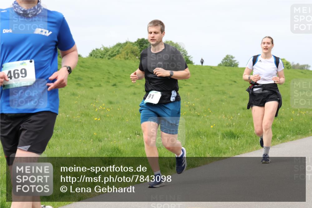 04.05.2025 - 8. Wedeler Halbmarathon Lena Gebhardt http://msf.ph/oto/7843098 04.05.2025 11:54:44 Laufen  meine-sportfotos.de
