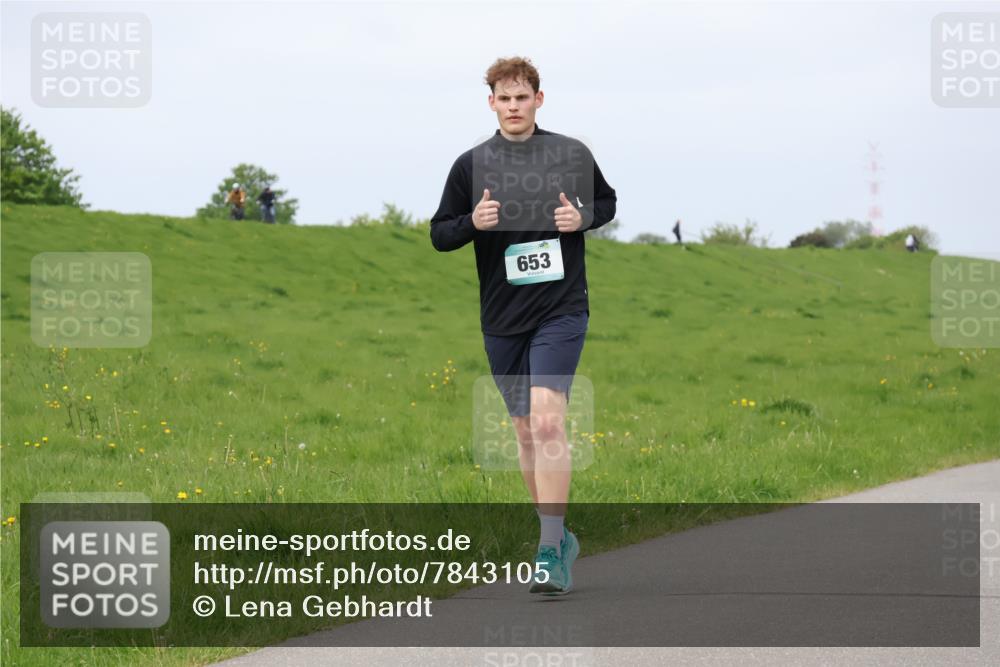 04.05.2025 - 8. Wedeler Halbmarathon Lena Gebhardt http://msf.ph/oto/7843105 04.05.2025 11:56:33 Laufen  meine-sportfotos.de