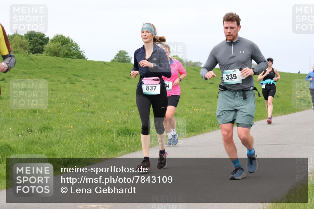 04.05.2025 - 8. Wedeler Halbmarathon Lena Gebhardt http://msf.ph/oto/7843109 04.05.2025 11:57:22 Laufen  meine-sportfotos.de