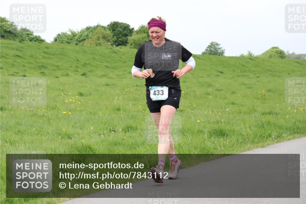 04.05.2025 - 8. Wedeler Halbmarathon Lena Gebhardt http://msf.ph/oto/7843112 04.05.2025 11:58:40 Laufen  meine-sportfotos.de