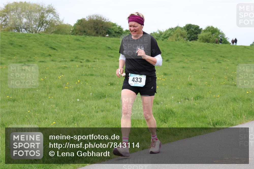 04.05.2025 - 8. Wedeler Halbmarathon Lena Gebhardt http://msf.ph/oto/7843114 04.05.2025 11:58:41 Laufen  meine-sportfotos.de