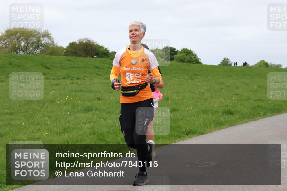 04.05.2025 - 8. Wedeler Halbmarathon Lena Gebhardt http://msf.ph/oto/7843116 04.05.2025 11:59:20 Laufen  meine-sportfotos.de