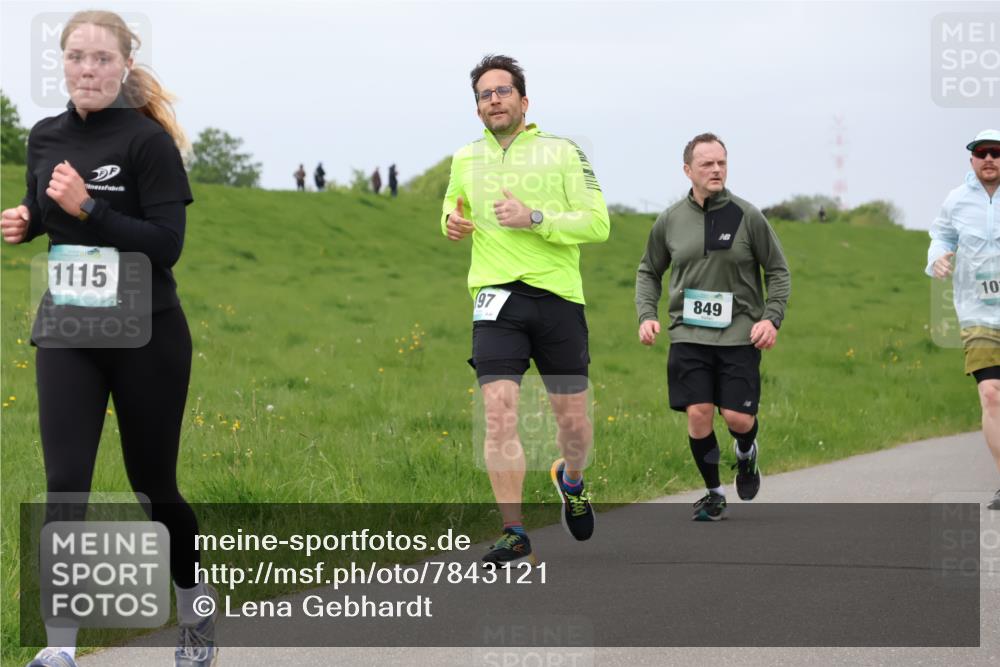 04.05.2025 - 8. Wedeler Halbmarathon Lena Gebhardt http://msf.ph/oto/7843121 04.05.2025 11:59:30 Laufen  meine-sportfotos.de