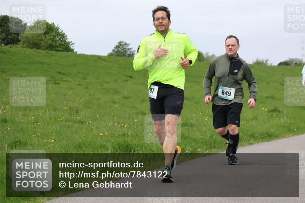 04.05.2025 - 8. Wedeler Halbmarathon Lena Gebhardt http://msf.ph/oto/7843122 04.05.2025 11:59:31 Laufen  meine-sportfotos.de