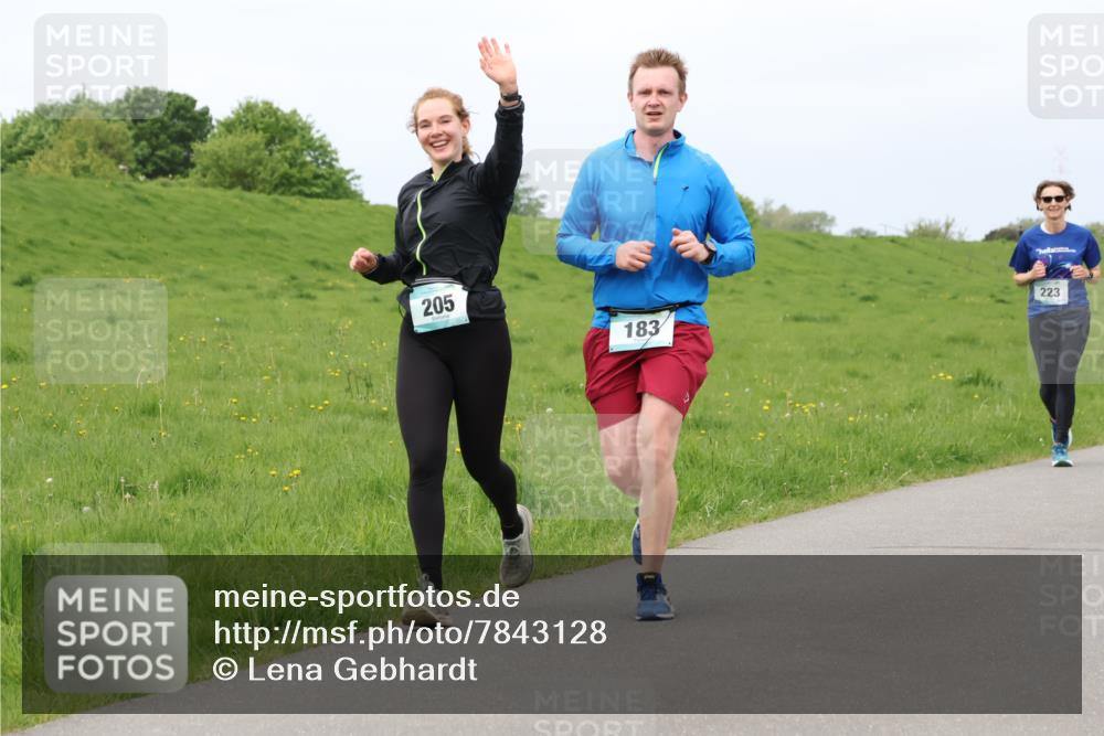 04.05.2025 - 8. Wedeler Halbmarathon Lena Gebhardt http://msf.ph/oto/7843128 04.05.2025 11:59:39 Laufen  meine-sportfotos.de