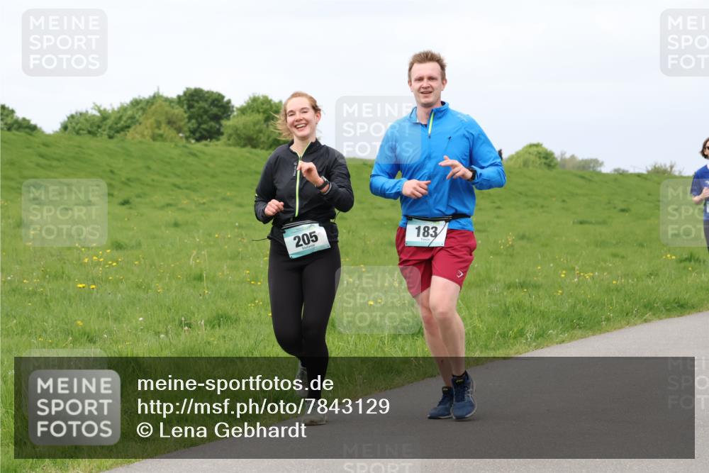 04.05.2025 - 8. Wedeler Halbmarathon Lena Gebhardt http://msf.ph/oto/7843129 04.05.2025 11:59:40 Laufen  meine-sportfotos.de