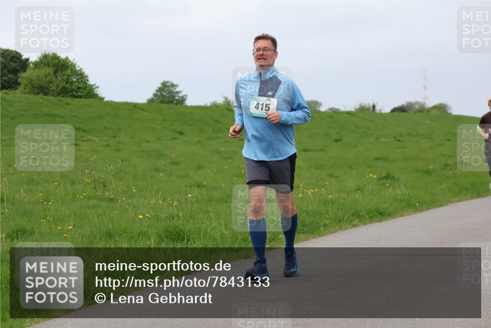 04.05.2025 - 8. Wedeler Halbmarathon Lena Gebhardt http://msf.ph/oto/7843133 04.05.2025 12:00:01 Laufen  meine-sportfotos.de