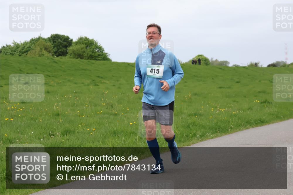 04.05.2025 - 8. Wedeler Halbmarathon Lena Gebhardt http://msf.ph/oto/7843134 04.05.2025 12:00:02 Laufen  meine-sportfotos.de