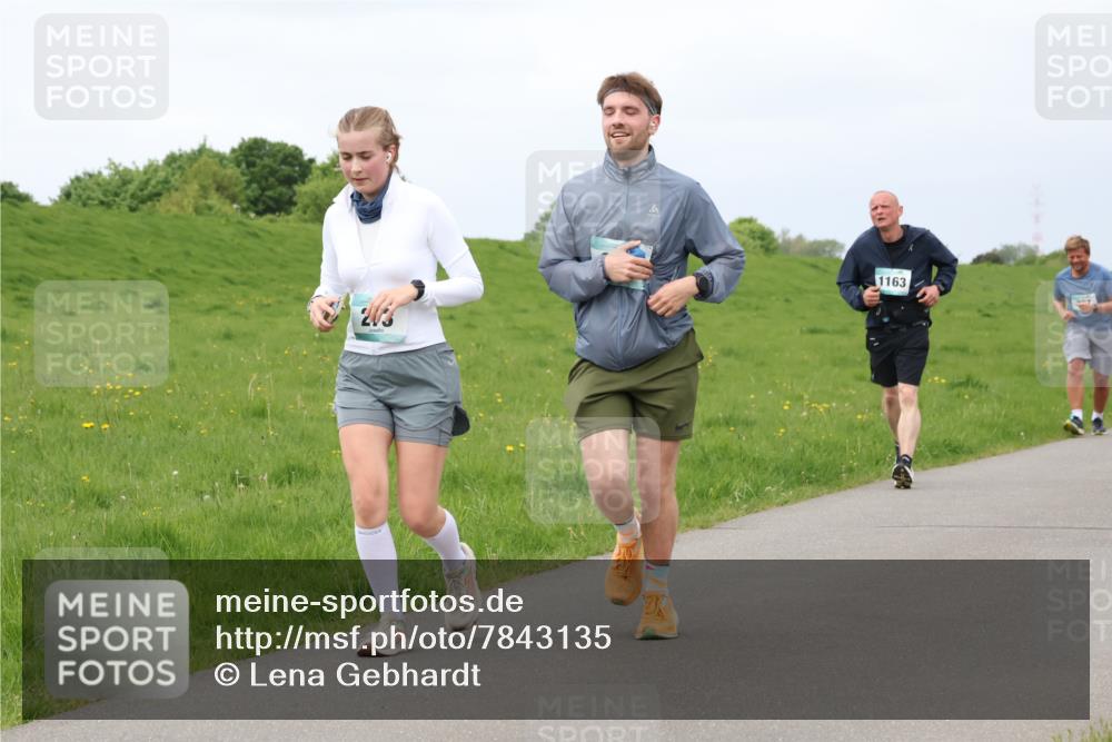04.05.2025 - 8. Wedeler Halbmarathon Lena Gebhardt http://msf.ph/oto/7843135 04.05.2025 12:01:21 Laufen  meine-sportfotos.de