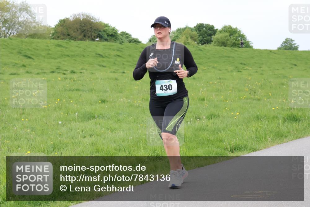 04.05.2025 - 8. Wedeler Halbmarathon Lena Gebhardt http://msf.ph/oto/7843136 04.05.2025 12:01:37 Laufen  meine-sportfotos.de