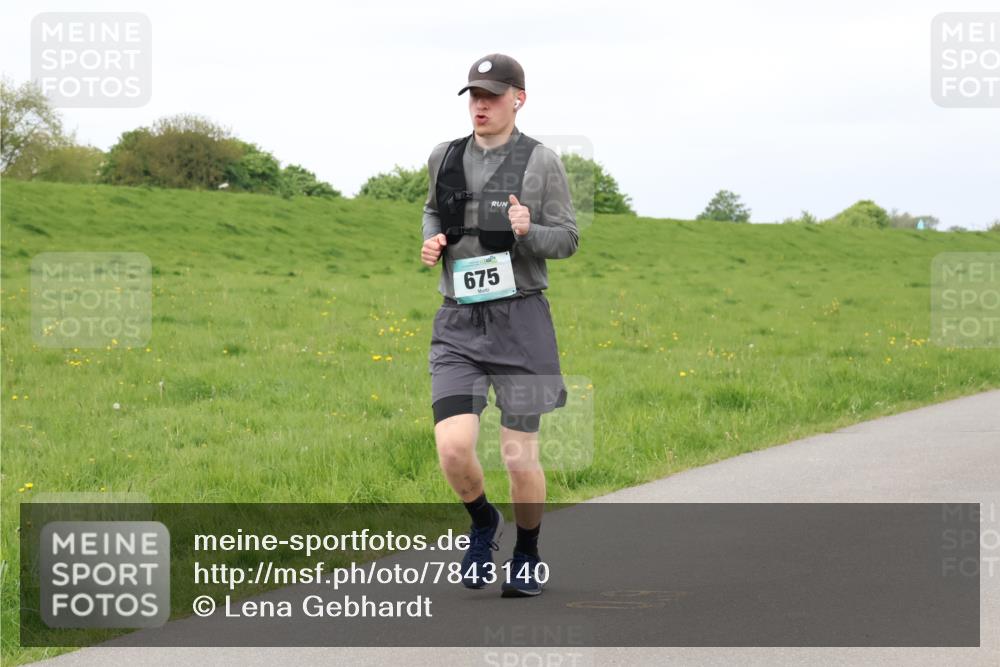 04.05.2025 - 8. Wedeler Halbmarathon Lena Gebhardt http://msf.ph/oto/7843140 04.05.2025 12:02:13 Laufen  meine-sportfotos.de