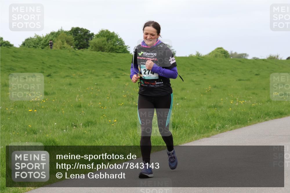 04.05.2025 - 8. Wedeler Halbmarathon Lena Gebhardt http://msf.ph/oto/7843143 04.05.2025 12:02:19 Laufen  meine-sportfotos.de