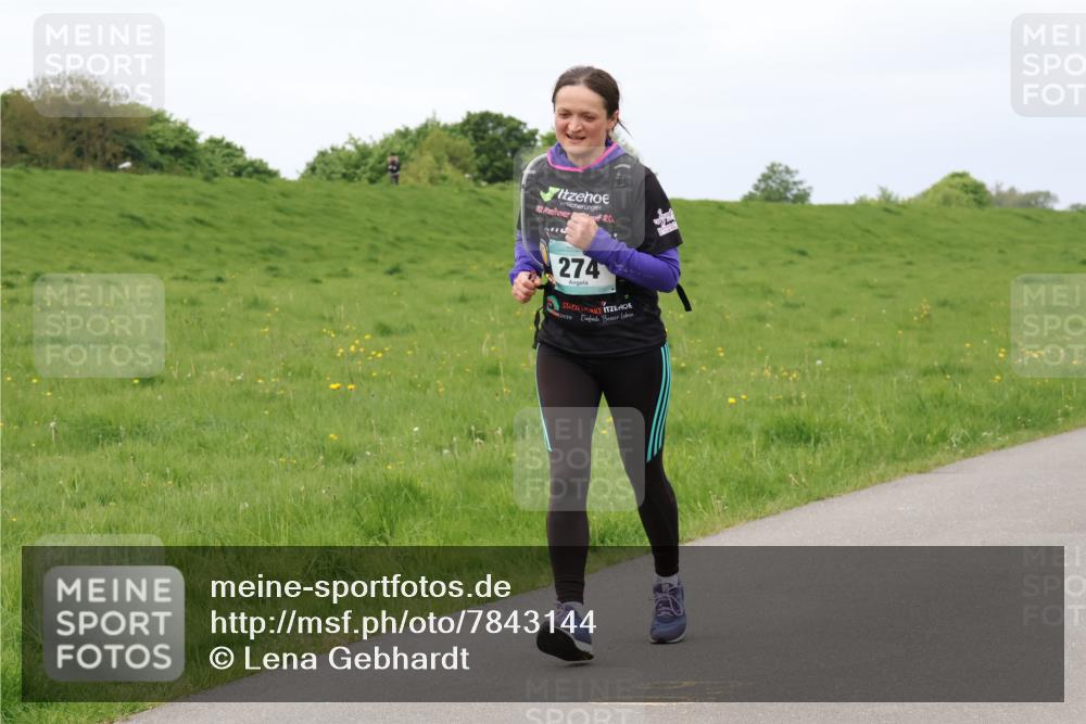 04.05.2025 - 8. Wedeler Halbmarathon Lena Gebhardt http://msf.ph/oto/7843144 04.05.2025 12:02:19 Laufen  meine-sportfotos.de