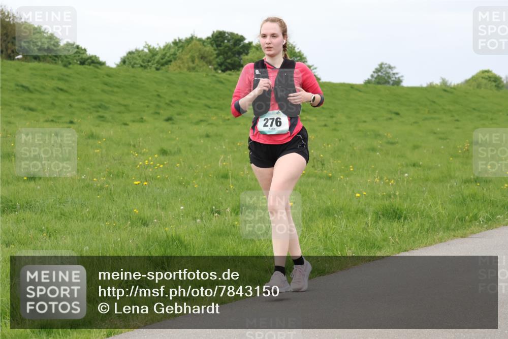 04.05.2025 - 8. Wedeler Halbmarathon Lena Gebhardt http://msf.ph/oto/7843150 04.05.2025 12:02:42 Laufen  meine-sportfotos.de