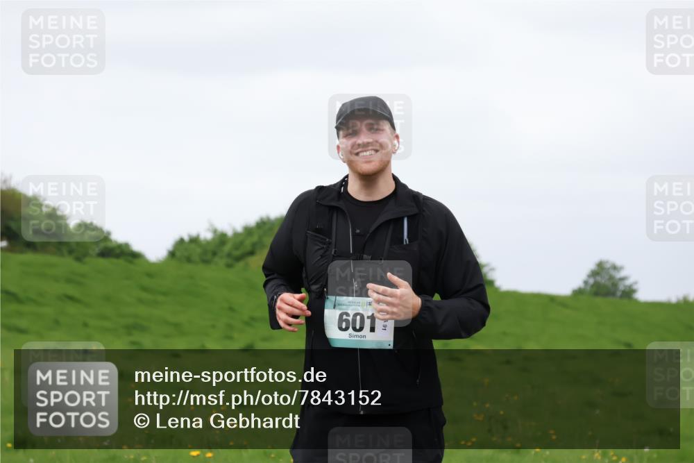 04.05.2025 - 8. Wedeler Halbmarathon Lena Gebhardt http://msf.ph/oto/7843152 04.05.2025 12:03:21 Laufen  meine-sportfotos.de