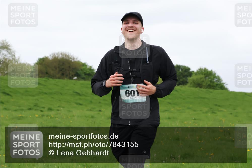 04.05.2025 - 8. Wedeler Halbmarathon Lena Gebhardt http://msf.ph/oto/7843155 04.05.2025 12:03:21 Laufen  meine-sportfotos.de