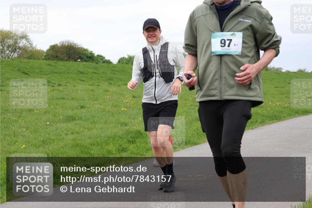04.05.2025 - 8. Wedeler Halbmarathon Lena Gebhardt http://msf.ph/oto/7843157 04.05.2025 12:06:21 Laufen  meine-sportfotos.de