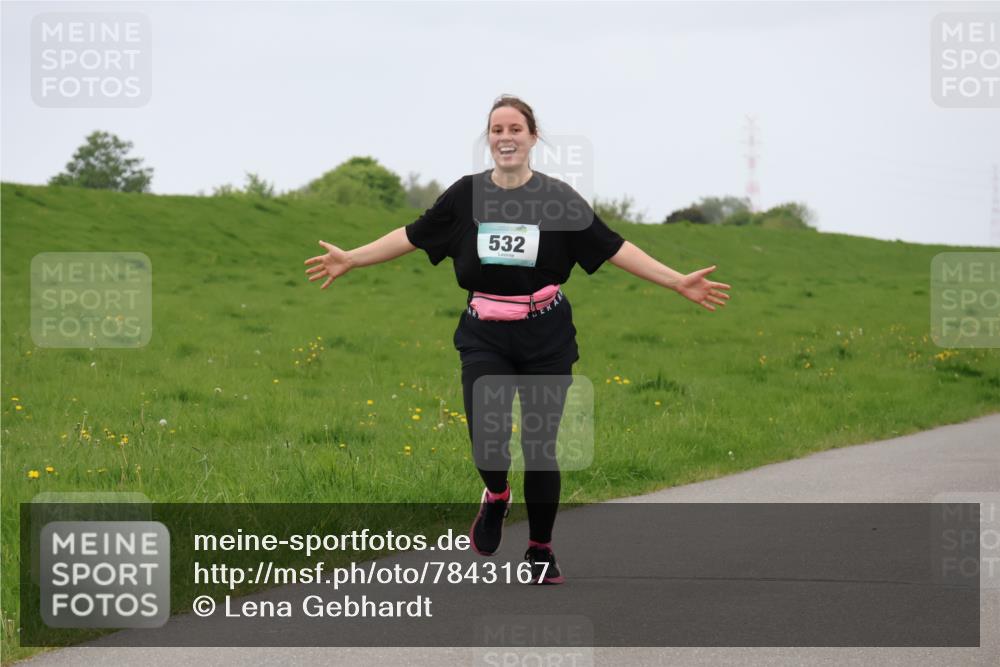 04.05.2025 - 8. Wedeler Halbmarathon Lena Gebhardt http://msf.ph/oto/7843167 04.05.2025 12:14:21 Laufen  meine-sportfotos.de