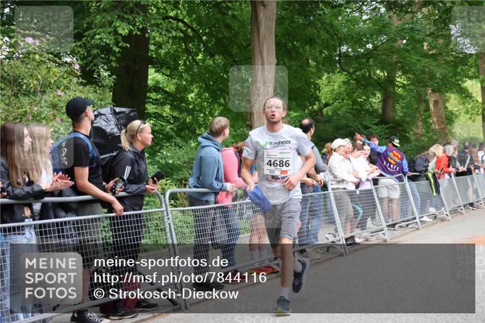 17.05.2025 - Störlauf Strokosch-Dieckow http://msf.ph/oto/7844116 17.05.2025 19:00:17 Ziel 4686, 1975 meine-sportfotos.de