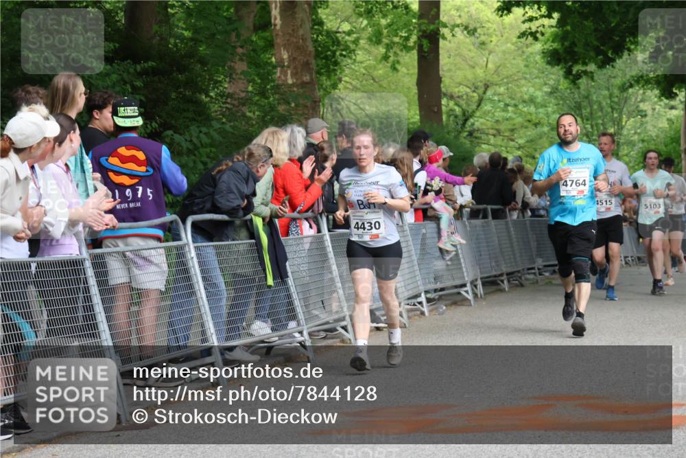 17.05.2025 - Störlauf Strokosch-Dieckow http://msf.ph/oto/7844128 17.05.2025 19:00:24 Ziel 1975, 112, 4430, 4764, 4515, 5103 meine-sportfotos.de