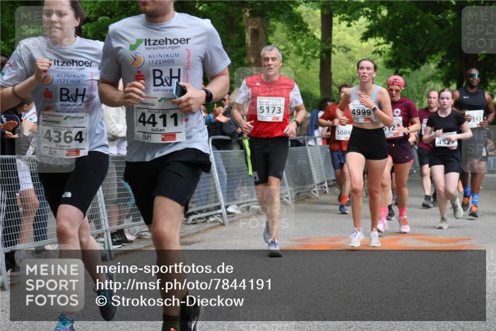 17.05.2025 - Störlauf Strokosch-Dieckow http://msf.ph/oto/7844191 17.05.2025 19:00:53 Ziel 2025, 4364, 2025, 4411, 5173, 5089, 4999, 4527, 393 meine-sportfotos.de