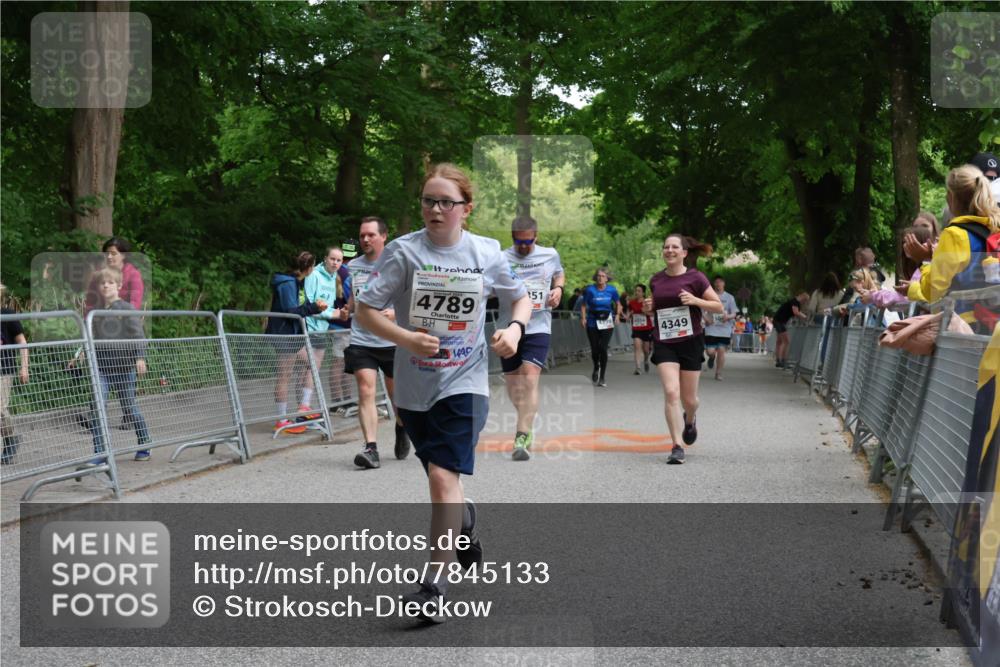 17.05.2025 - Störlauf Strokosch-Dieckow http://msf.ph/oto/7845133 17.05.2025 19:09:18 Ziel 4789, 51, 4349 meine-sportfotos.de