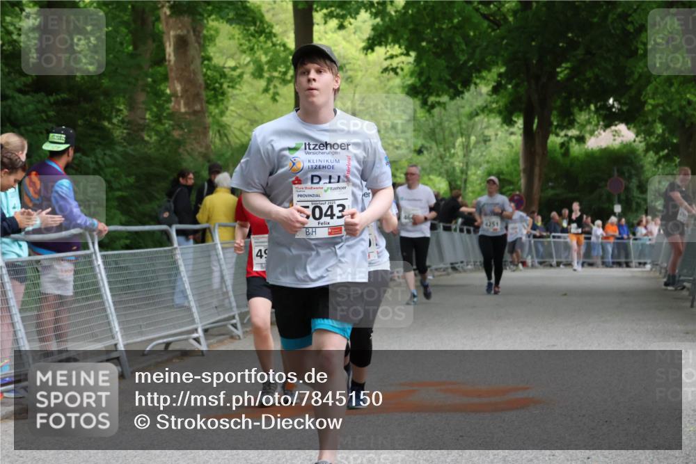 17.05.2025 - Störlauf Strokosch-Dieckow http://msf.ph/oto/7845150 17.05.2025 19:09:25 Ziel 2025, 49, 043, 464, 4251 meine-sportfotos.de