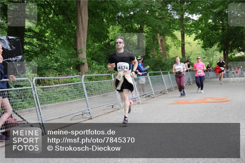 17.05.2025 - Störlauf Strokosch-Dieckow http://msf.ph/oto/7845370 17.05.2025 19:11:38 Ziel 4574, 4544, 4547 meine-sportfotos.de