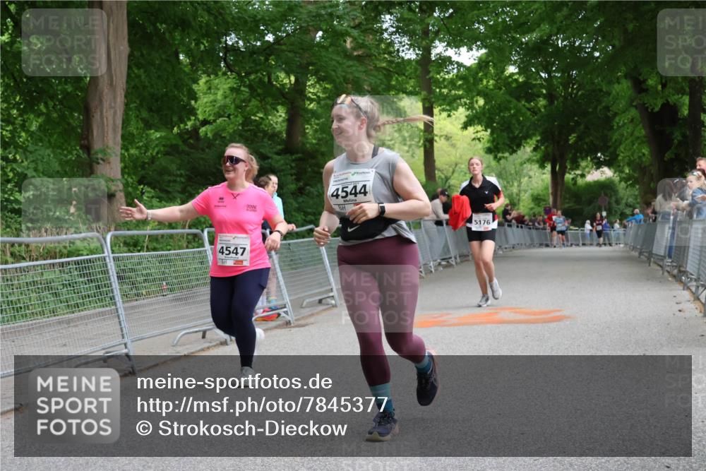 17.05.2025 - Störlauf Strokosch-Dieckow http://msf.ph/oto/7845377 17.05.2025 19:11:42 Ziel 4547, 4544, 5176 meine-sportfotos.de