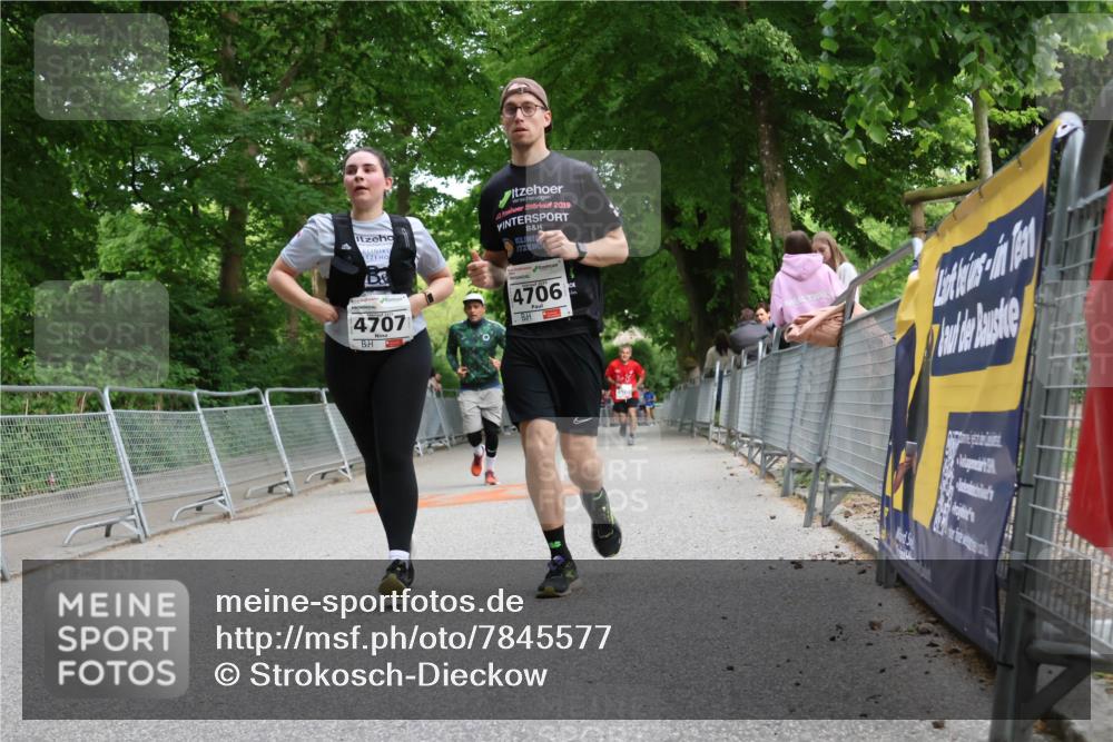 17.05.2025 - Störlauf Strokosch-Dieckow http://msf.ph/oto/7845577 17.05.2025 19:16:06 Ziel 4707, 2019, 4706 meine-sportfotos.de