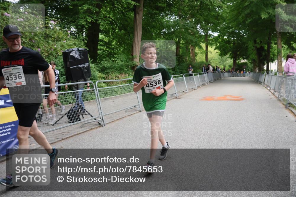17.05.2025 - Störlauf Strokosch-Dieckow http://msf.ph/oto/7845653 17.05.2025 19:17:30 Ziel 4536, 4538 meine-sportfotos.de