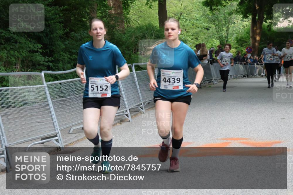 17.05.2025 - Störlauf Strokosch-Dieckow http://msf.ph/oto/7845757 17.05.2025 19:21:17 Ziel 5152, 4439, 4541, 4236, 050, 4237 meine-sportfotos.de