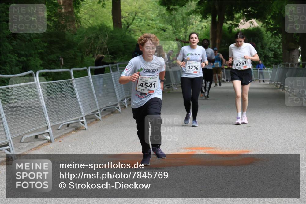 17.05.2025 - Störlauf Strokosch-Dieckow http://msf.ph/oto/7845769 17.05.2025 19:21:25 Ziel 4541, 4236, 4237 meine-sportfotos.de