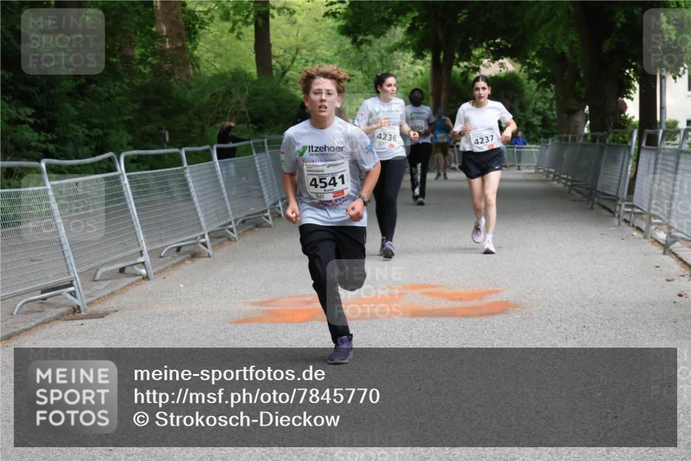 17.05.2025 - Störlauf Strokosch-Dieckow http://msf.ph/oto/7845770 17.05.2025 19:21:26 Ziel 4541, 5050, 4236, 4237 meine-sportfotos.de
