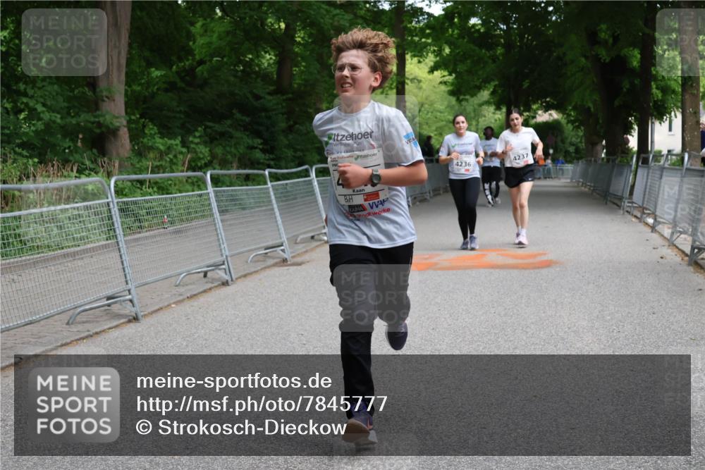 17.05.2025 - Störlauf Strokosch-Dieckow http://msf.ph/oto/7845777 17.05.2025 19:21:27 Ziel 4236, 4237 meine-sportfotos.de