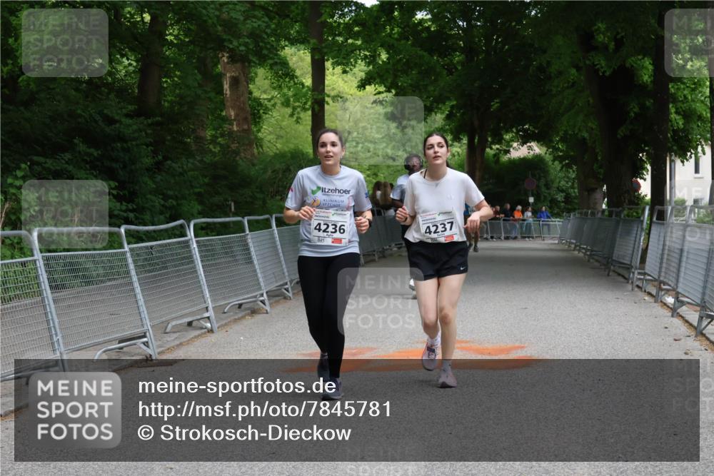 17.05.2025 - Störlauf Strokosch-Dieckow http://msf.ph/oto/7845781 17.05.2025 19:21:28 Ziel 4236, 4237 meine-sportfotos.de