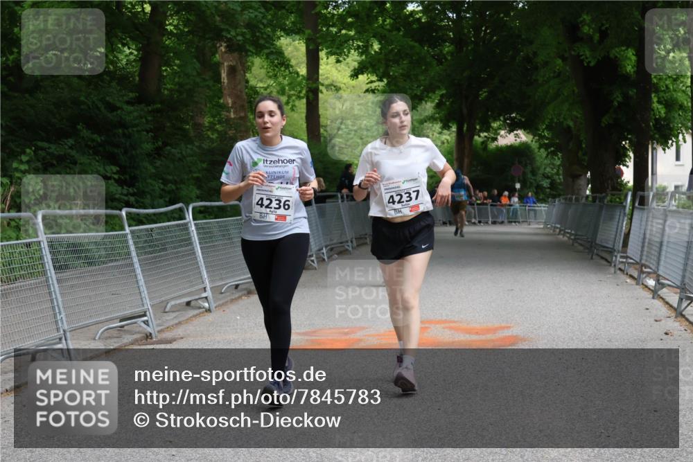 17.05.2025 - Störlauf Strokosch-Dieckow http://msf.ph/oto/7845783 17.05.2025 19:21:29 Ziel 4236, 4237 meine-sportfotos.de