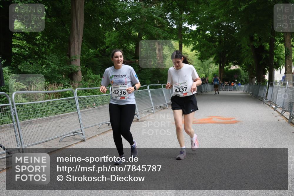 17.05.2025 - Störlauf Strokosch-Dieckow http://msf.ph/oto/7845787 17.05.2025 19:21:30 Ziel 4236, 4237 meine-sportfotos.de