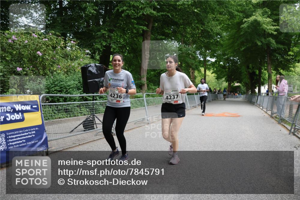 17.05.2025 - Störlauf Strokosch-Dieckow http://msf.ph/oto/7845791 17.05.2025 19:21:31 Ziel 4236, 4237 meine-sportfotos.de