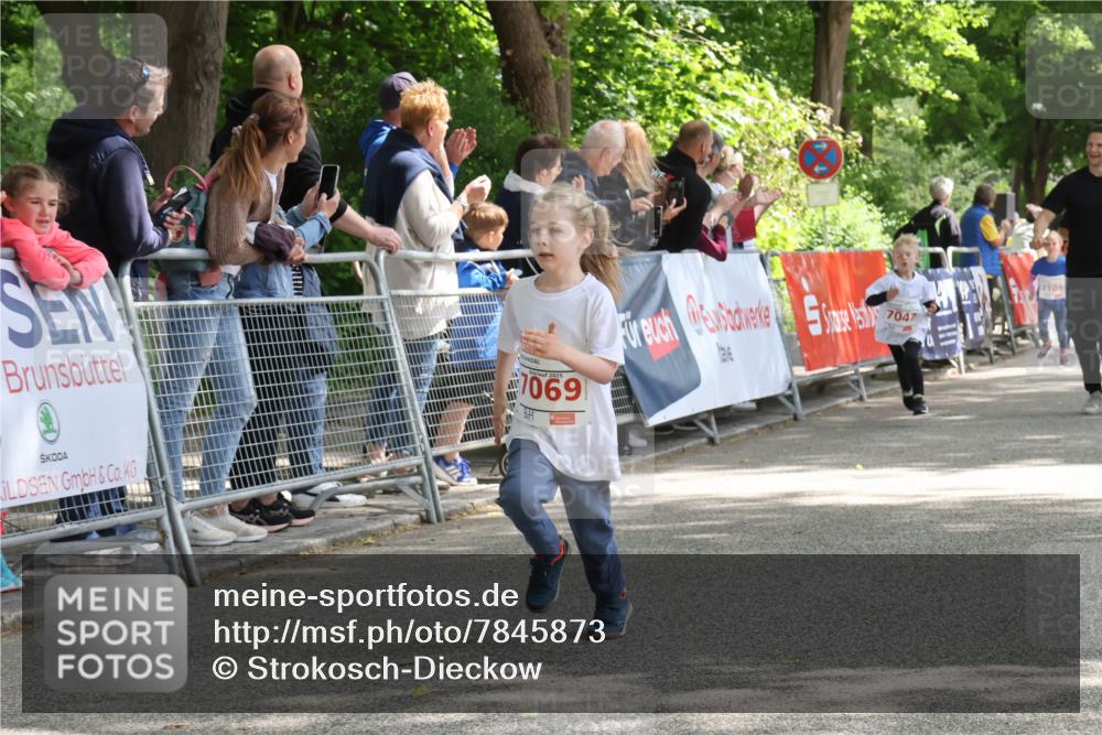 17.05.2025 - Störlauf Strokosch-Dieckow http://msf.ph/oto/7845873 17.05.2025 13:01:36 Ziel 2025, 7069, 7047, 7109 meine-sportfotos.de