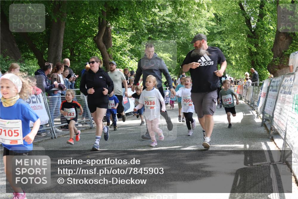 17.05.2025 - Störlauf Strokosch-Dieckow http://msf.ph/oto/7845903 17.05.2025 13:01:49 Ziel 2025, 7105, 147, 114, 7038, 2185, 7050, 7247 meine-sportfotos.de