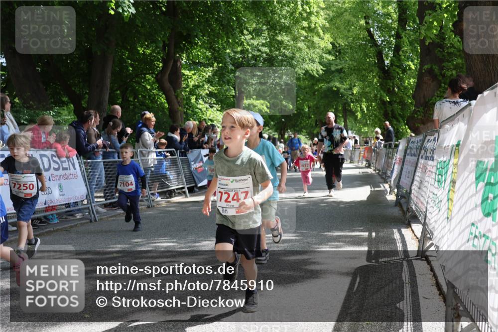17.05.2025 - Störlauf Strokosch-Dieckow http://msf.ph/oto/7845910 17.05.2025 13:01:51 Ziel 7250, 718, 7104, 2025, 7247, 7037 meine-sportfotos.de