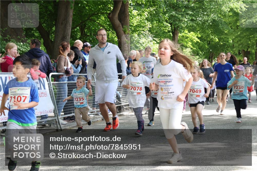 17.05.2025 - Störlauf Strokosch-Dieckow http://msf.ph/oto/7845951 17.05.2025 13:02:09 Ziel 2025, 7107, 72351, 7078, 2020, 7049, 7230 meine-sportfotos.de